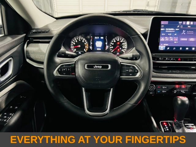 Used 2022 Jeep Compass Latitude FWD image 5