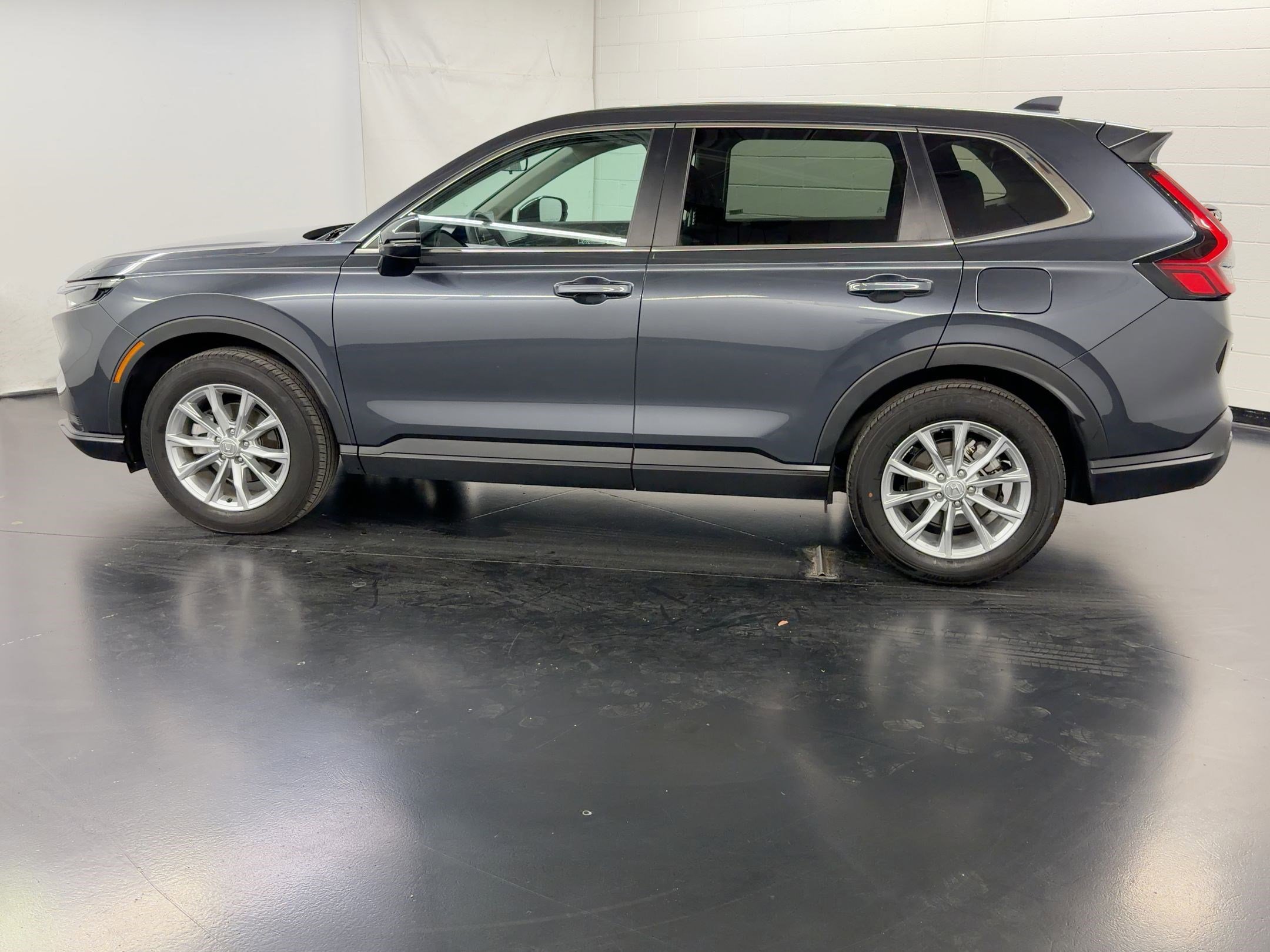 Used 2025 Honda CR-V EX image 2