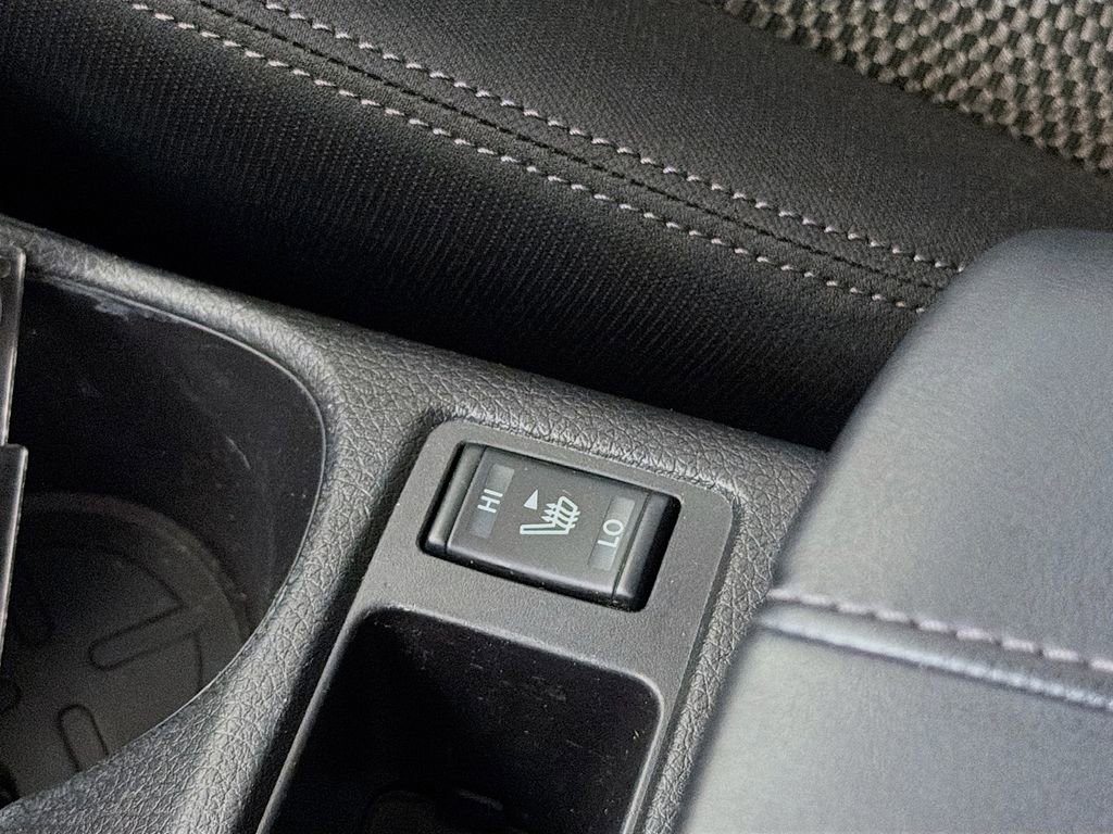 Used 2018 Nissan Rogue Sport SV w/ SV All-Weather Package image 22