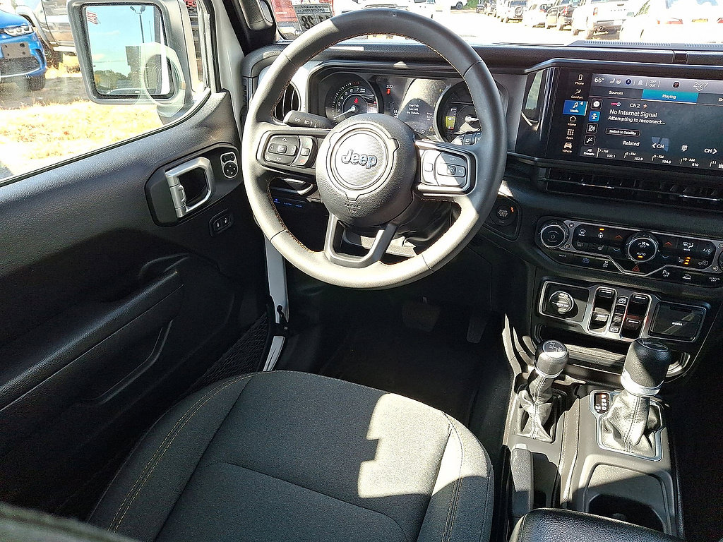 Certified 2024 Jeep Wrangler Unlimited w/ Convenience Group AWD/4WD image 15