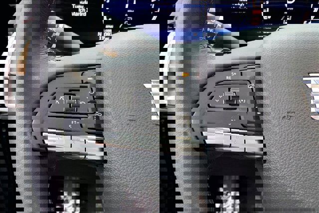 Used 2024 Cadillac XT4 Luxury w/ Cold Weather Package image 18