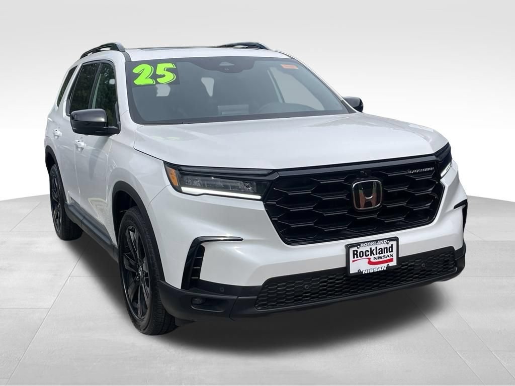Used 2025 Honda Pilot Black Edition image 3