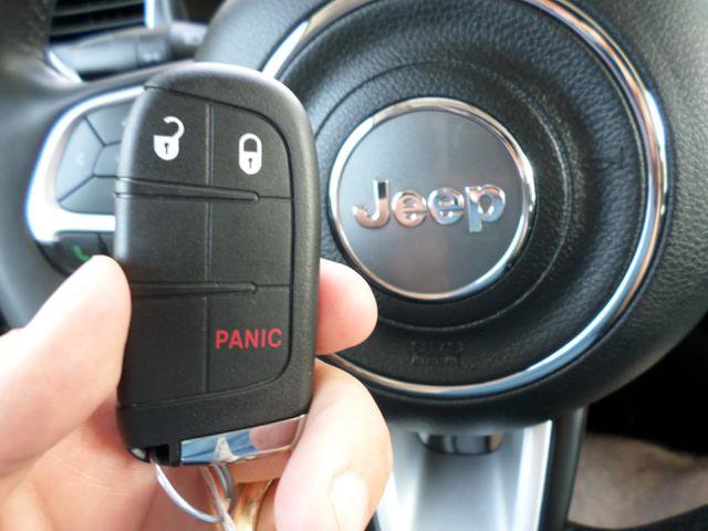 Used 2018 Jeep Renegade Latitude image 23
