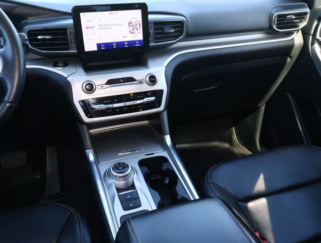 Used 2020 Ford Explorer XLT w/ Equipment Group 202A RWD image 12