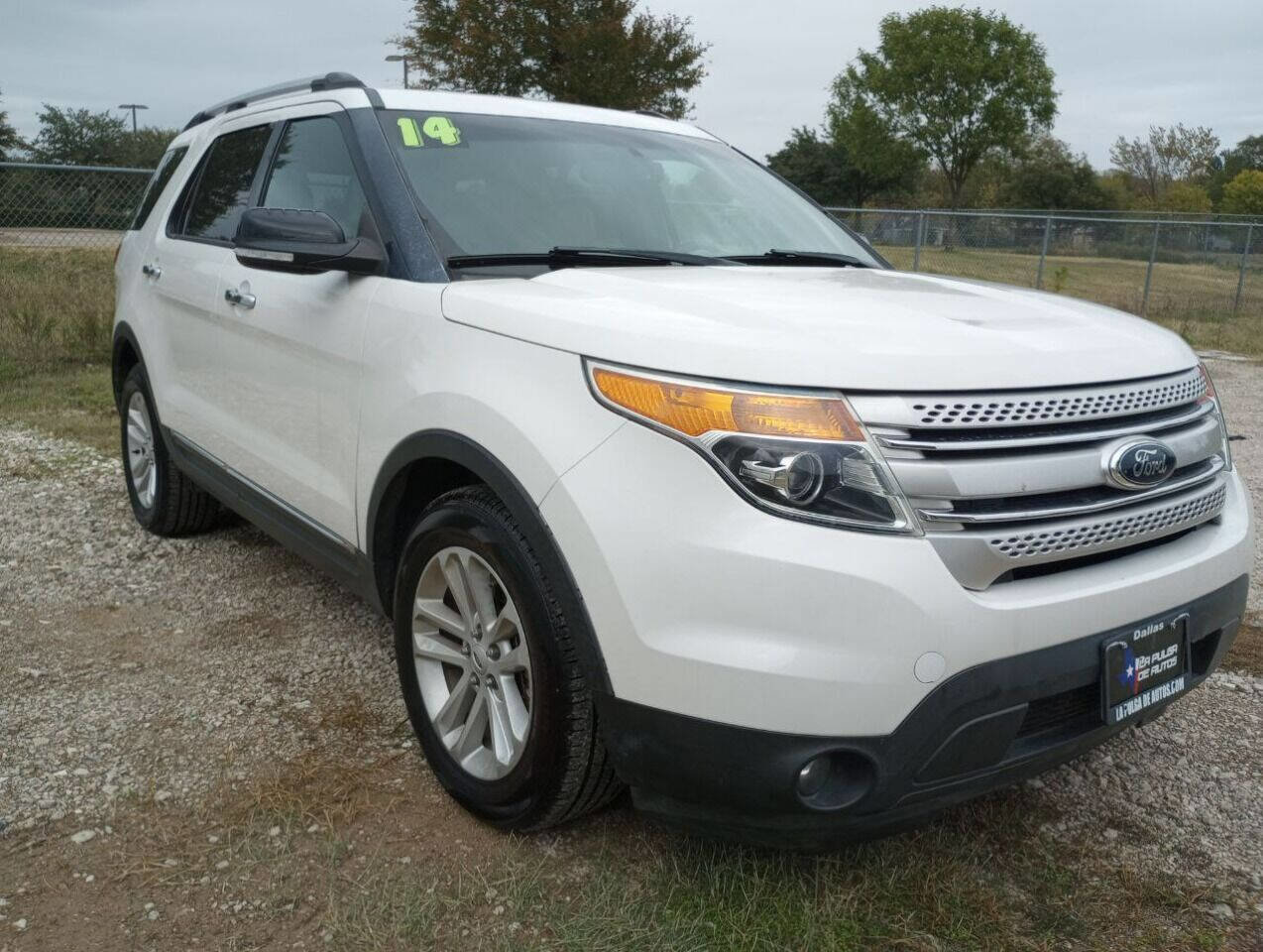 Used 2014 Ford Explorer XLT w/ Equipment Group 202A FWD image 3
