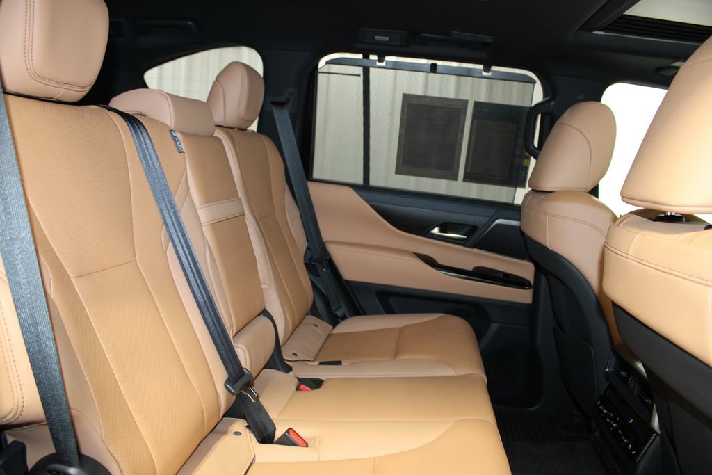 Used 2025 Lexus LX 700h Luxury image 33