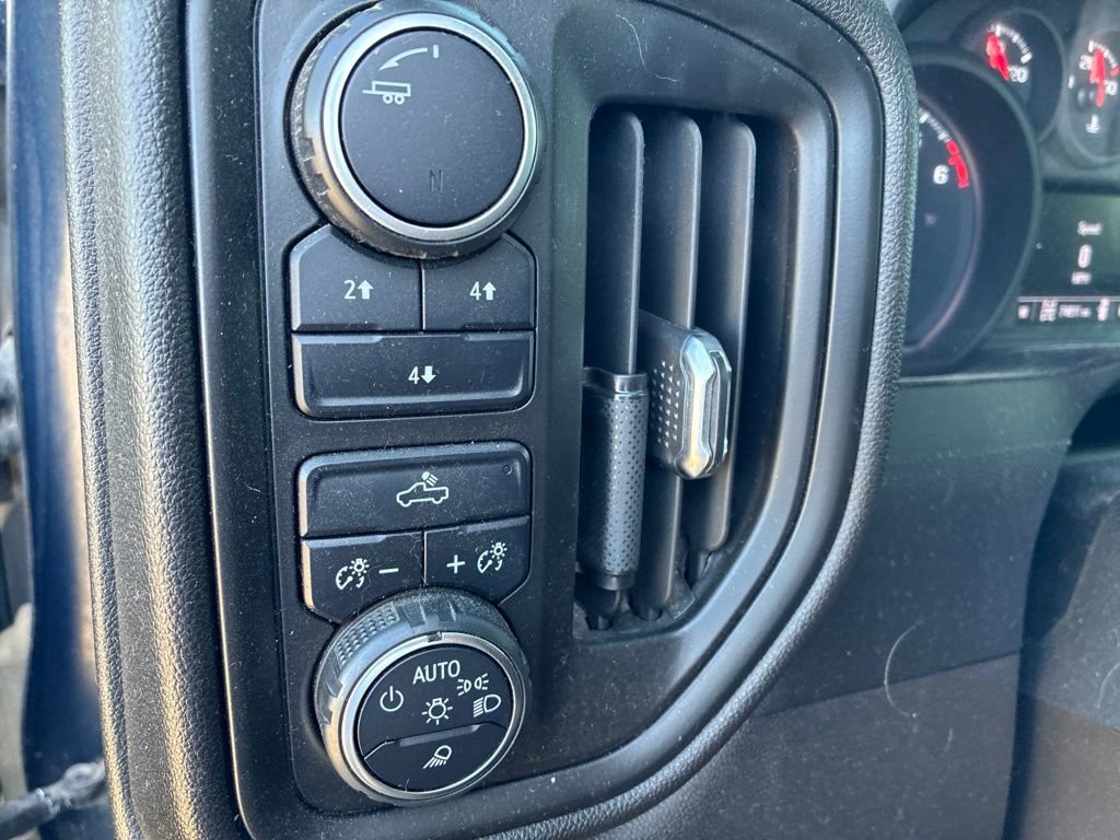 Used 2022 Chevrolet Silverado 2500 Custom w/ Custom Value Package AWD/4WD image 9