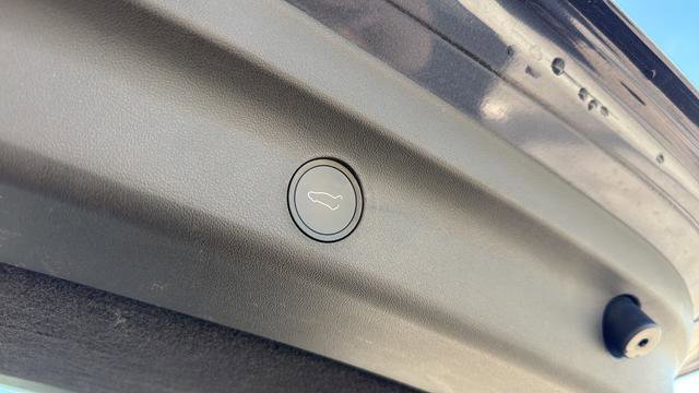 Used 2022 Tesla Model Y Long Range image 10