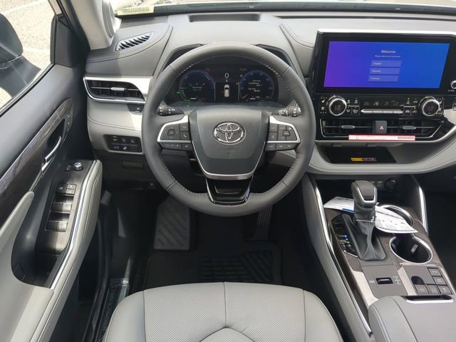 New 2026 Toyota Highlander Platinum AWD/4WD image 16