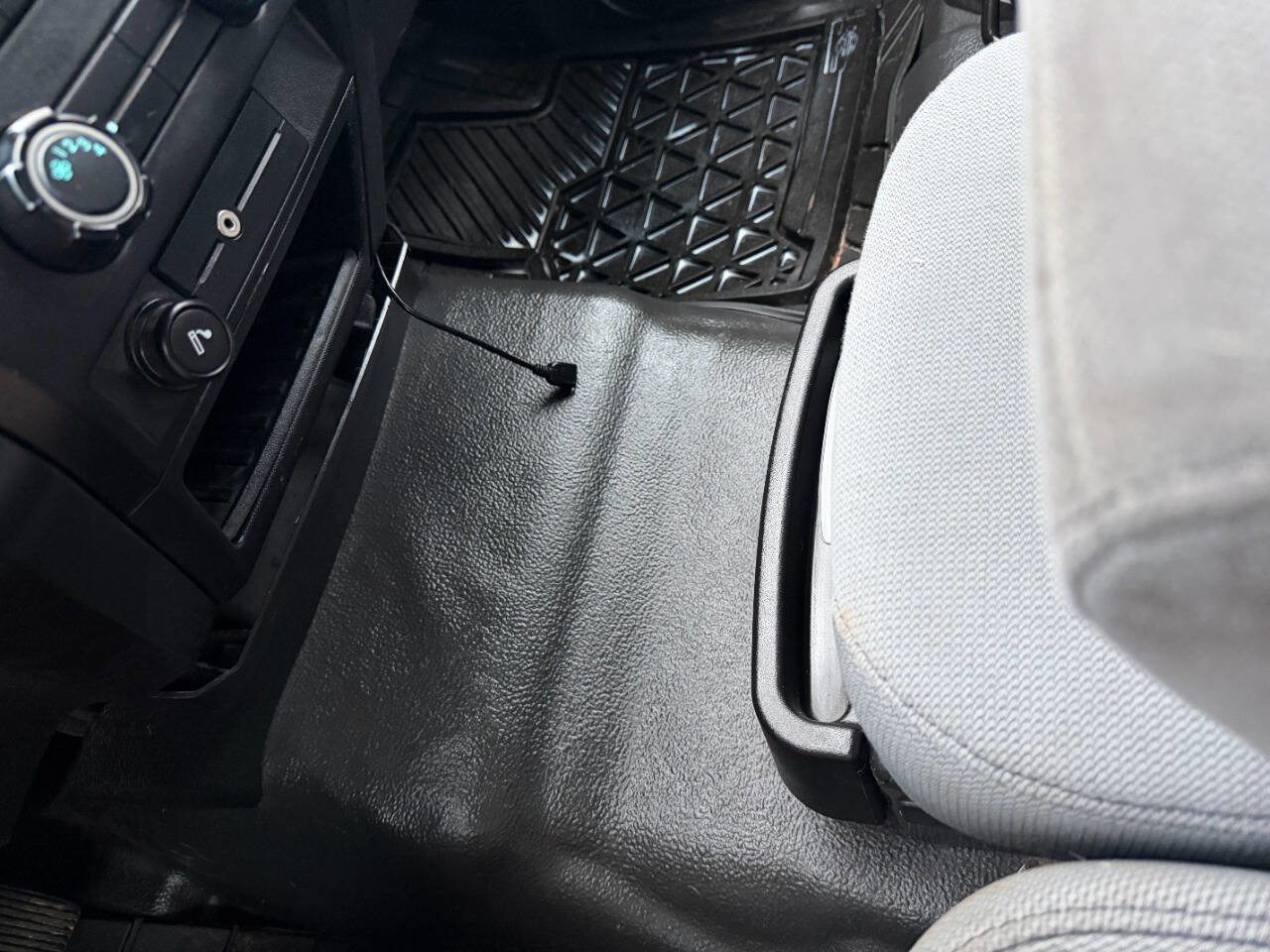 Used 2011 Ford F150 STX w/ STX Decor Pkg image 33