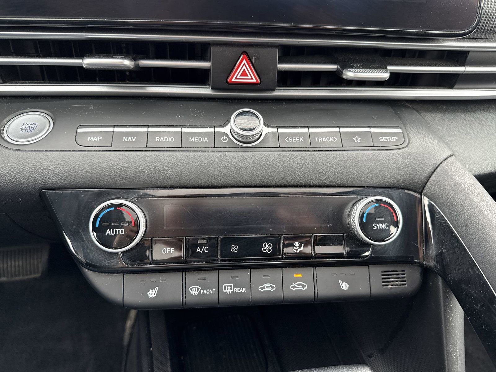 Certified 2024 Hyundai Elantra SEL w/ Convenience Package FWD image 21