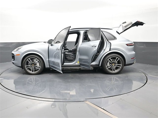 Used 2020 Porsche Cayenne Turbo image 27