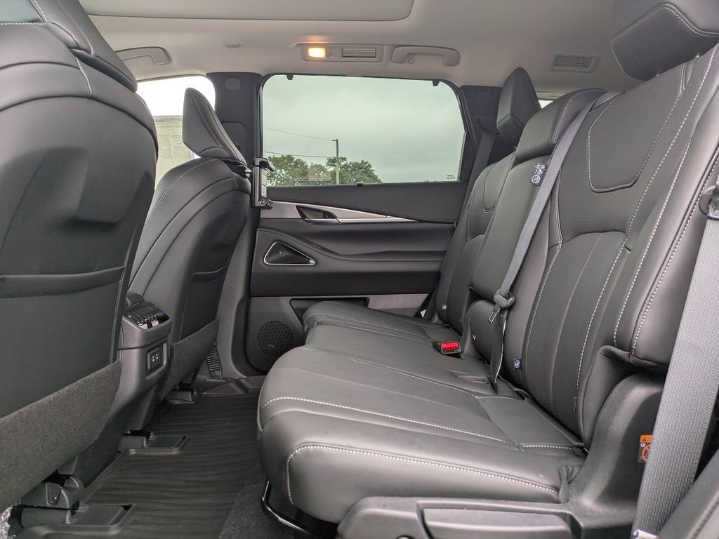 New 2026 INFINITI QX60 Luxe w/ Family Package image 16