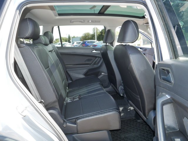 Used 2021 Volkswagen Tiguan SE w/ Panoramic Sunroof Package AWD/4WD image 19
