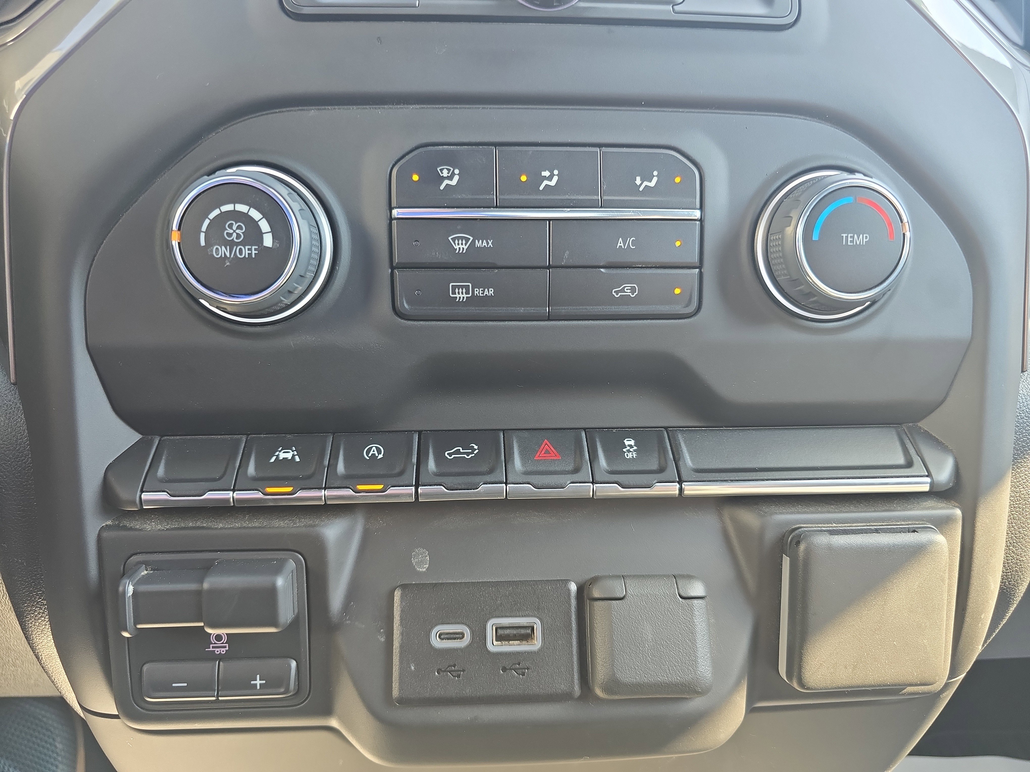 Used 2023 Chevrolet Silverado 1500 Custom image 25