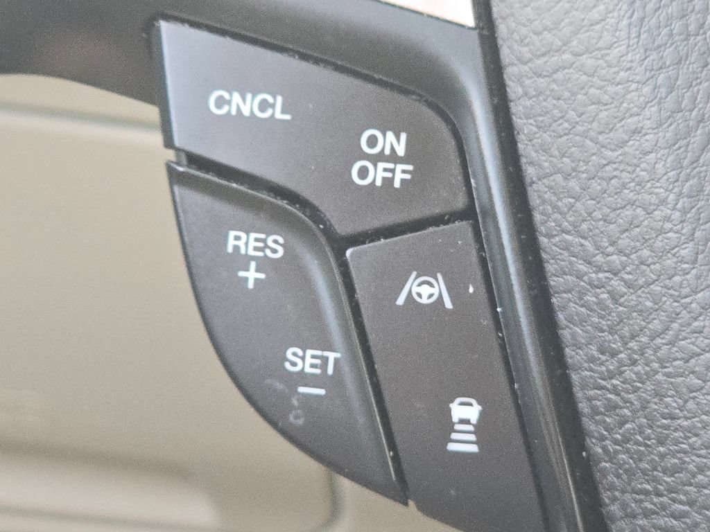 Used 2020 Ford Edge Titanium FWD image 32