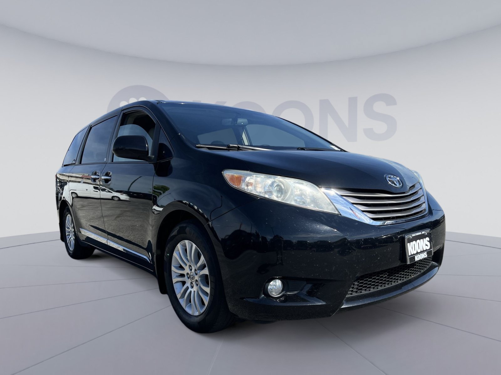 Used 2017 Toyota Sienna XLE w/ XLE Navigation Package FWD image 10