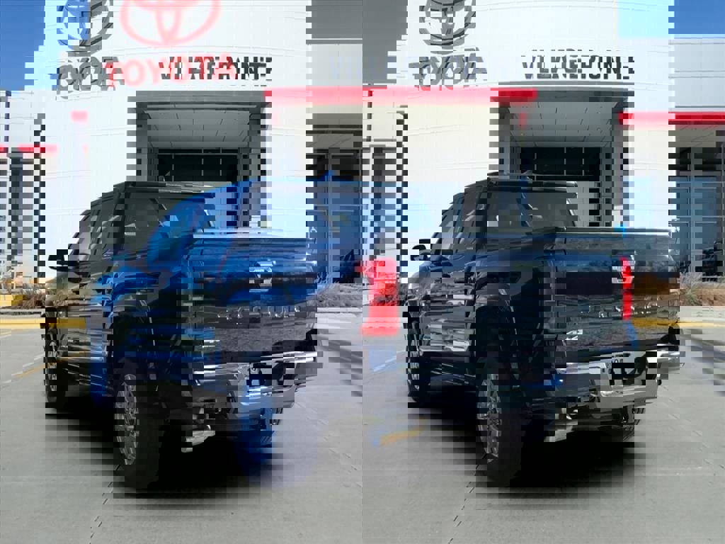 Used 2025 Toyota Tacoma SR5 image 5