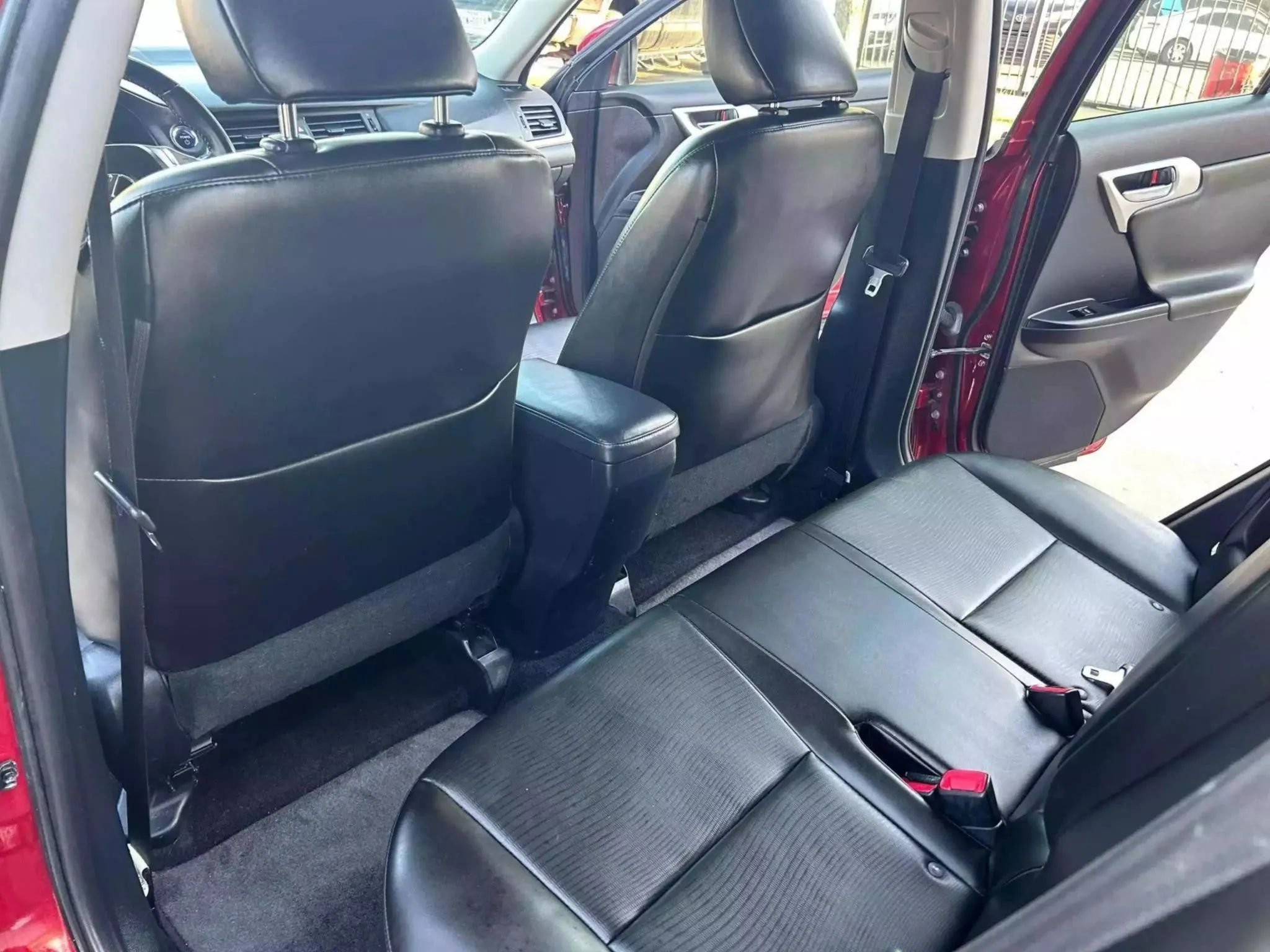 Used 2011 Lexus CT 200h Premium image 22