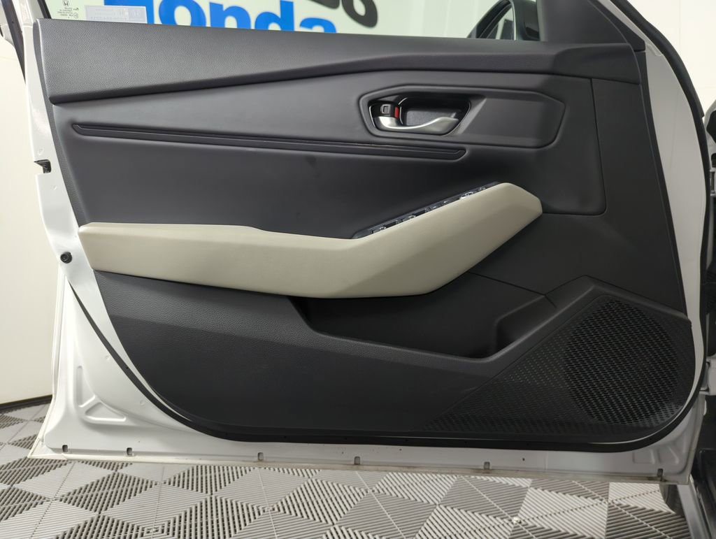 Certified 2025 Honda Accord SE image 9