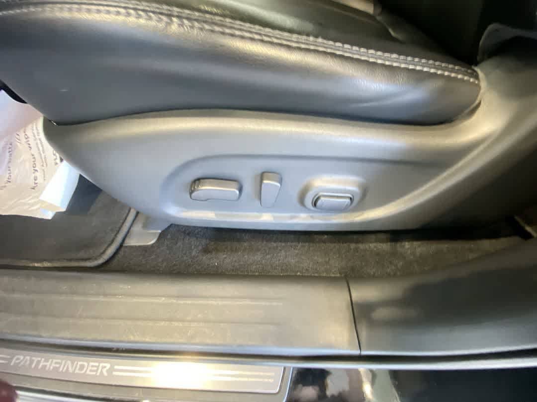 Used 2019 Nissan Pathfinder SL AWD/4WD image 15