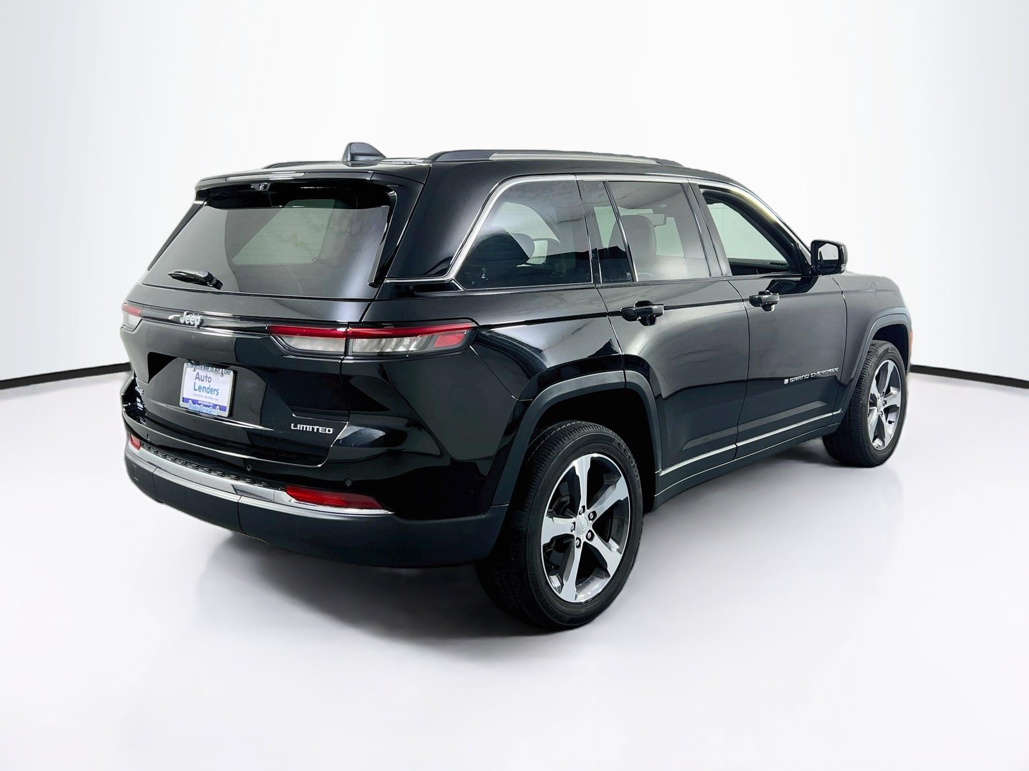 Used 2023 Jeep Grand Cherokee Limited w/ Luxury Tech Group II AWD/4WD image 5