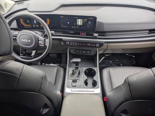 Used 2025 Kia Carnival image 17