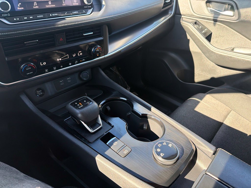 Used 2025 Nissan Rogue SV AWD/4WD image 28