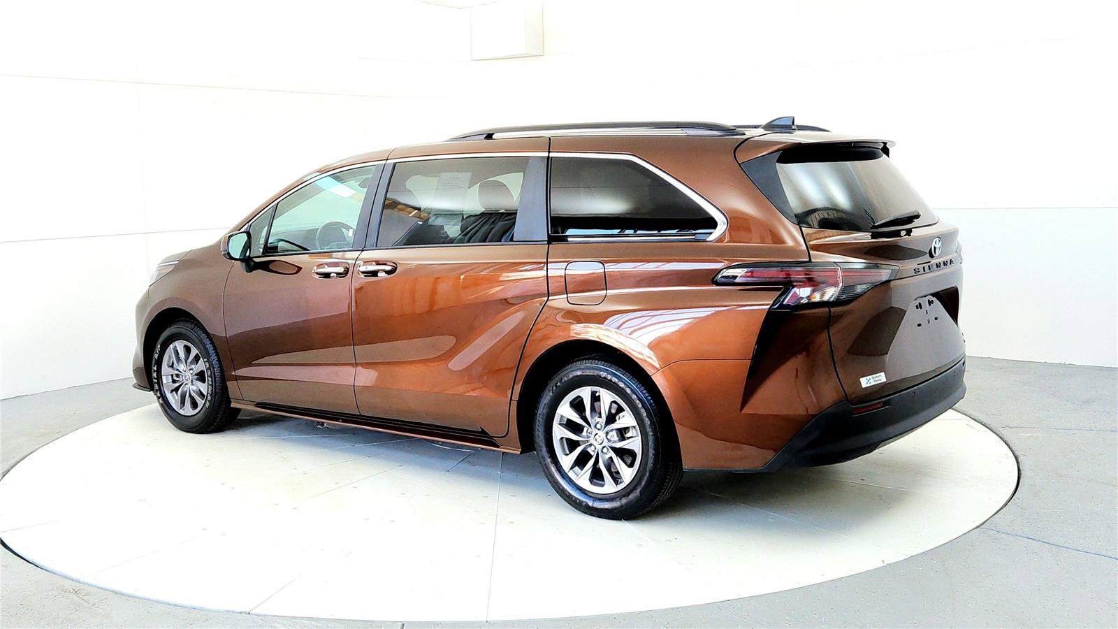 Certified 2024 Toyota Sienna XLE image 4