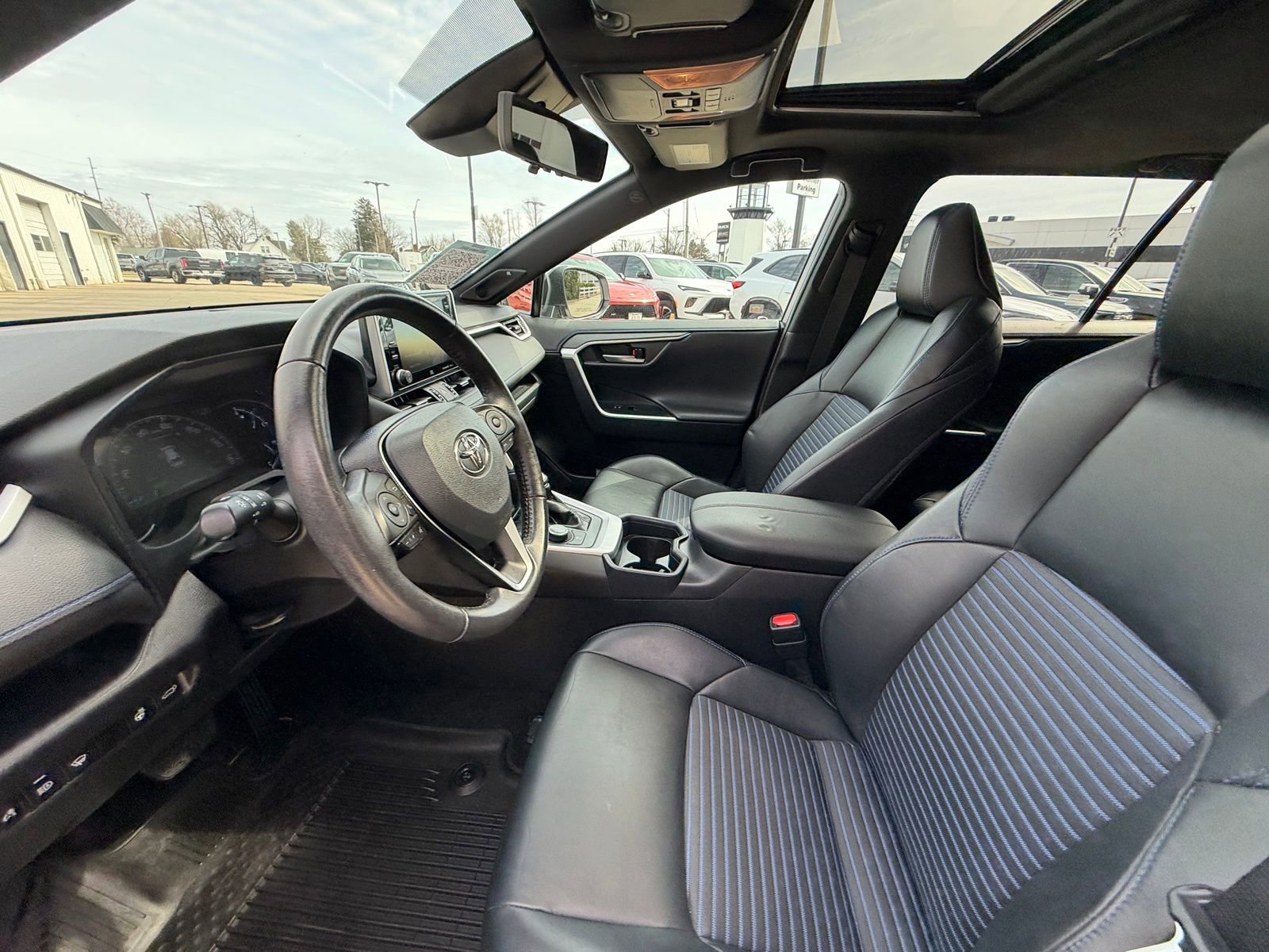 Used 2021 Toyota RAV4 XSE w/ XSE Grade Weather Package image 4