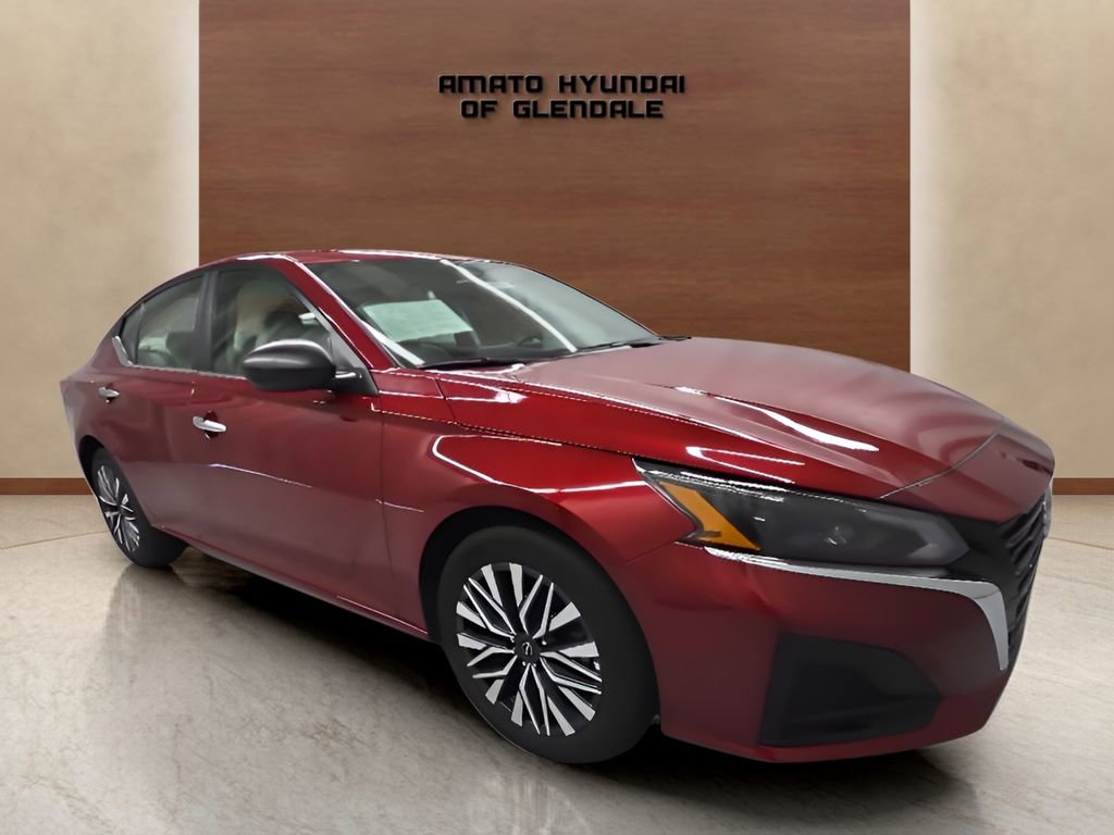 Used 2025 Nissan Altima 2.5 SV FWD image 8
