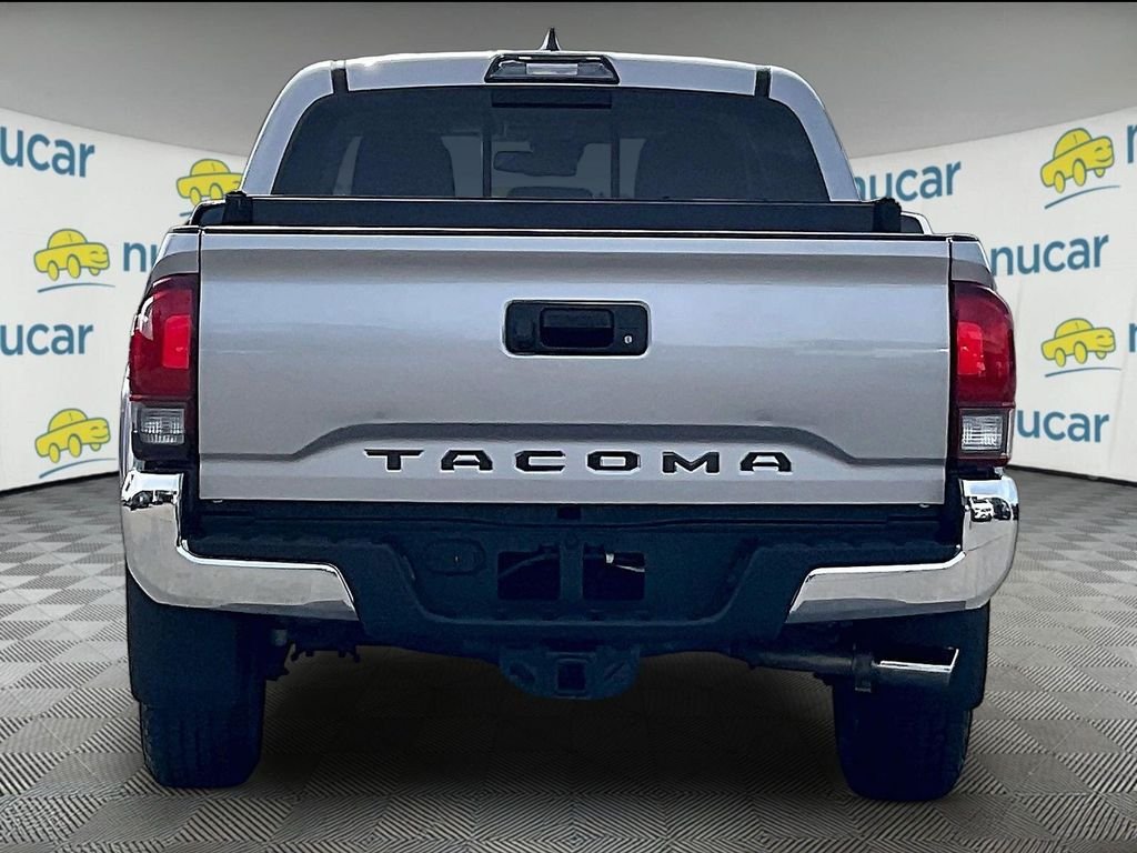 Used 2018 Toyota Tacoma SR5 AWD/4WD image 5