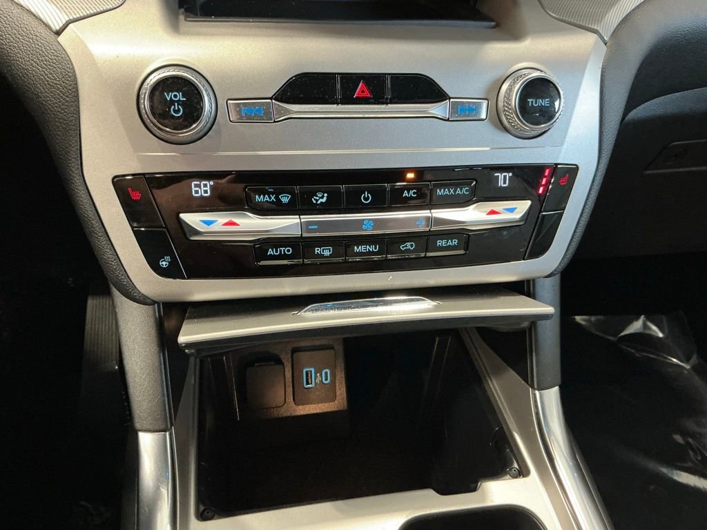 Used 2021 Ford Explorer XLT w/ Equipment Group 202A image 8