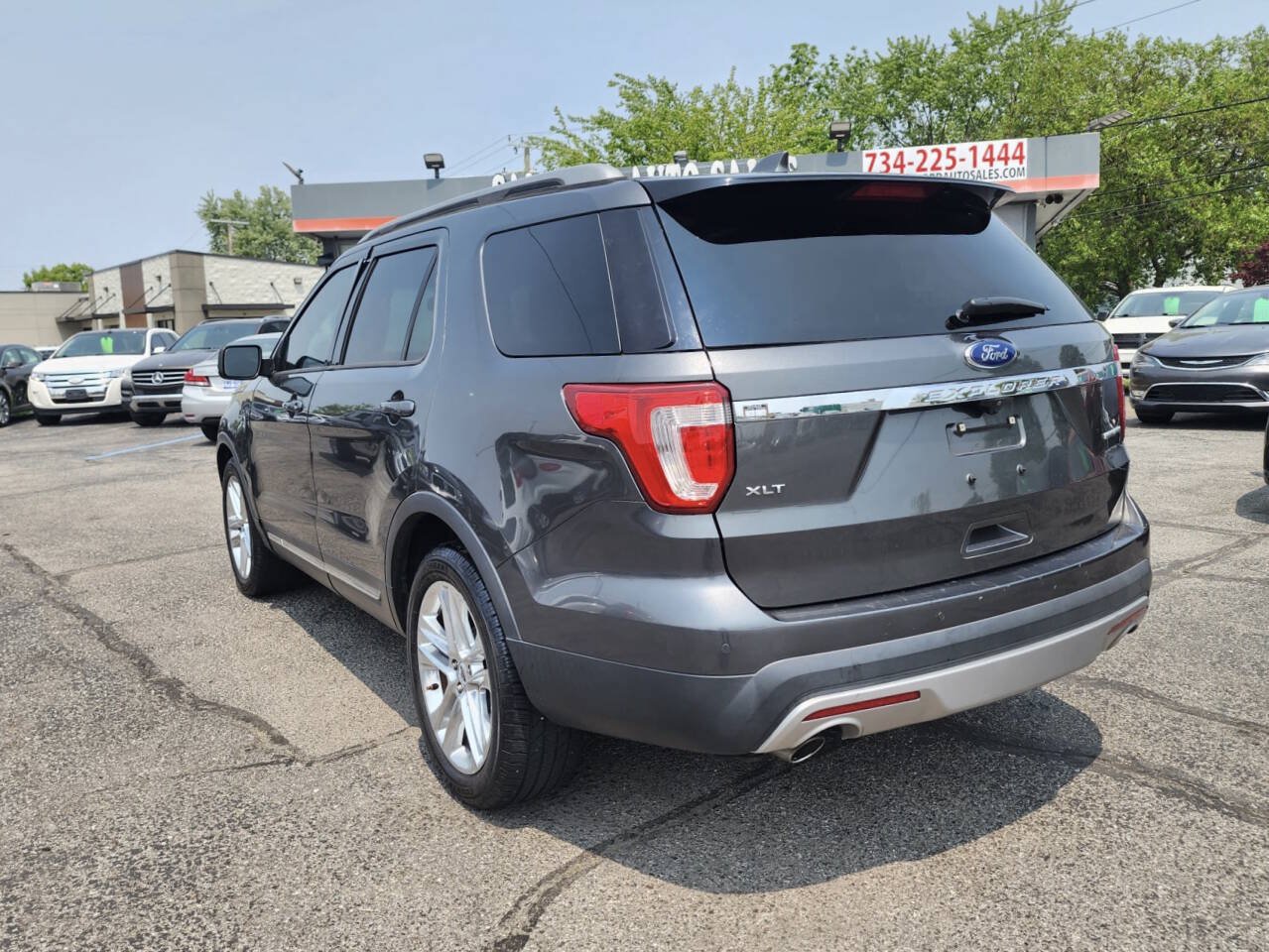 Used 2016 Ford Explorer XLT w/ Equipment Group 202A FWD image 12