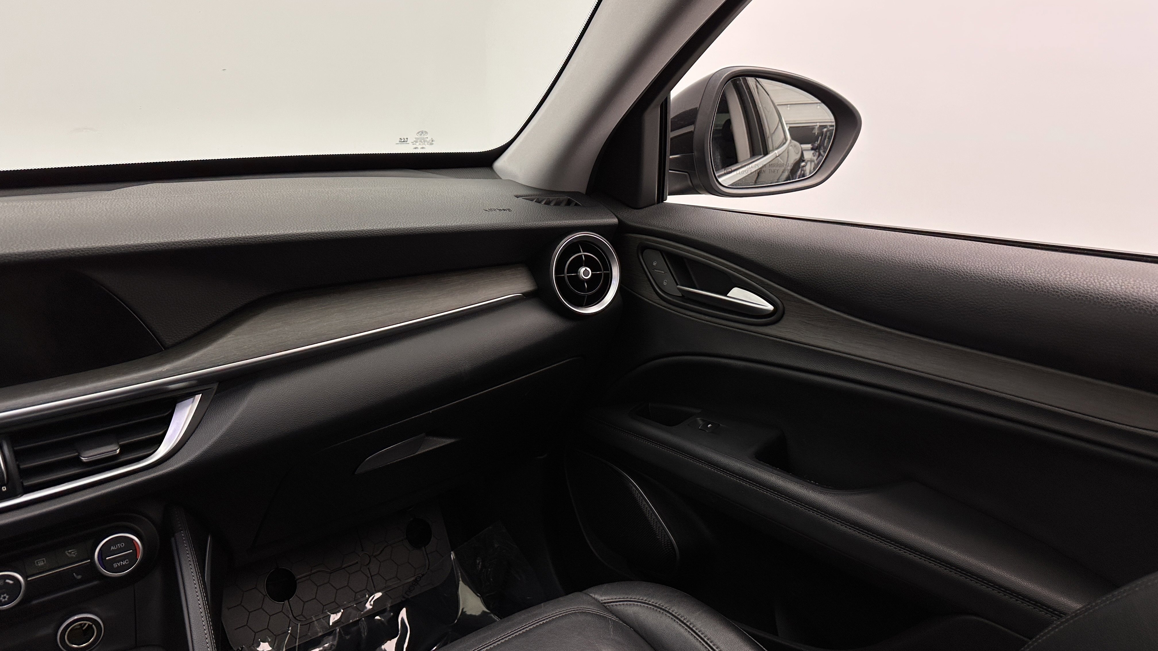 Used 2018 Alfa Romeo Stelvio Ti image 30