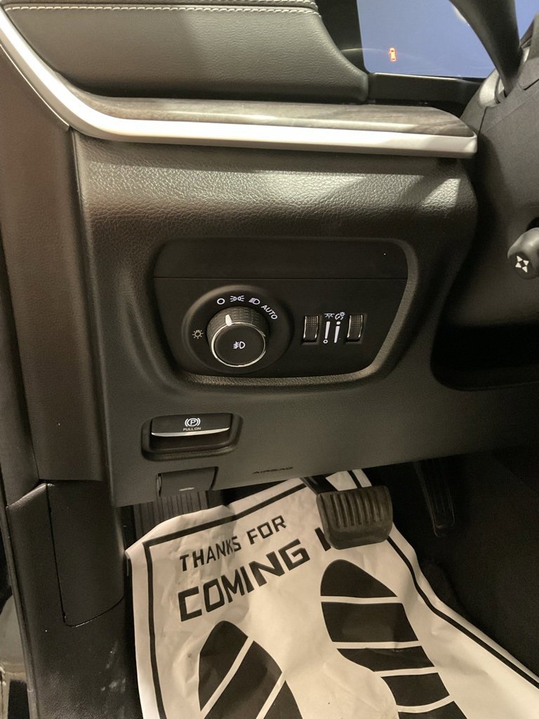 Used 2023 Jeep Grand Cherokee L Limited w/ Luxury Tech Group II image 8