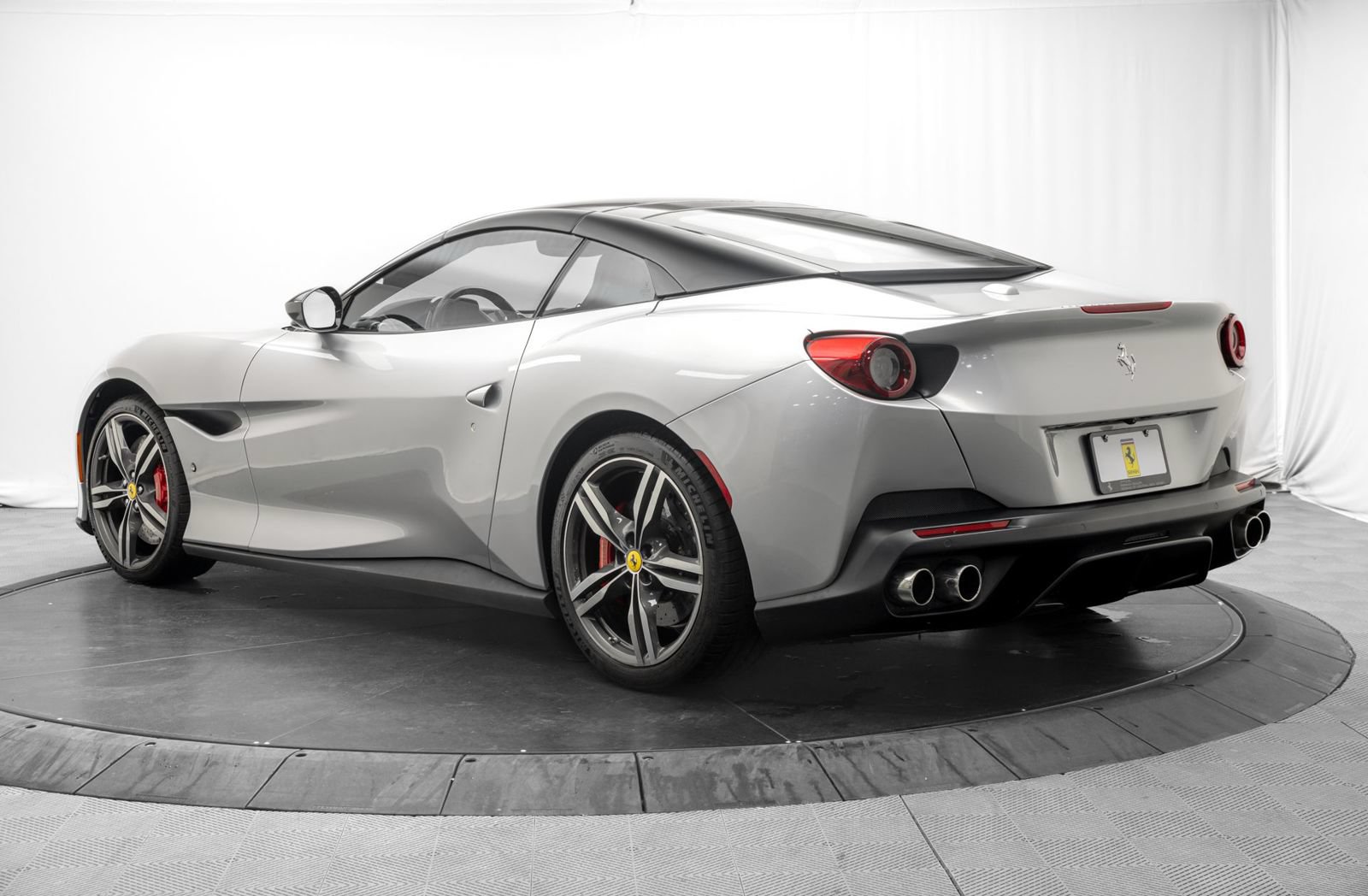 Used 2019 Ferrari Portofino RWD image 13