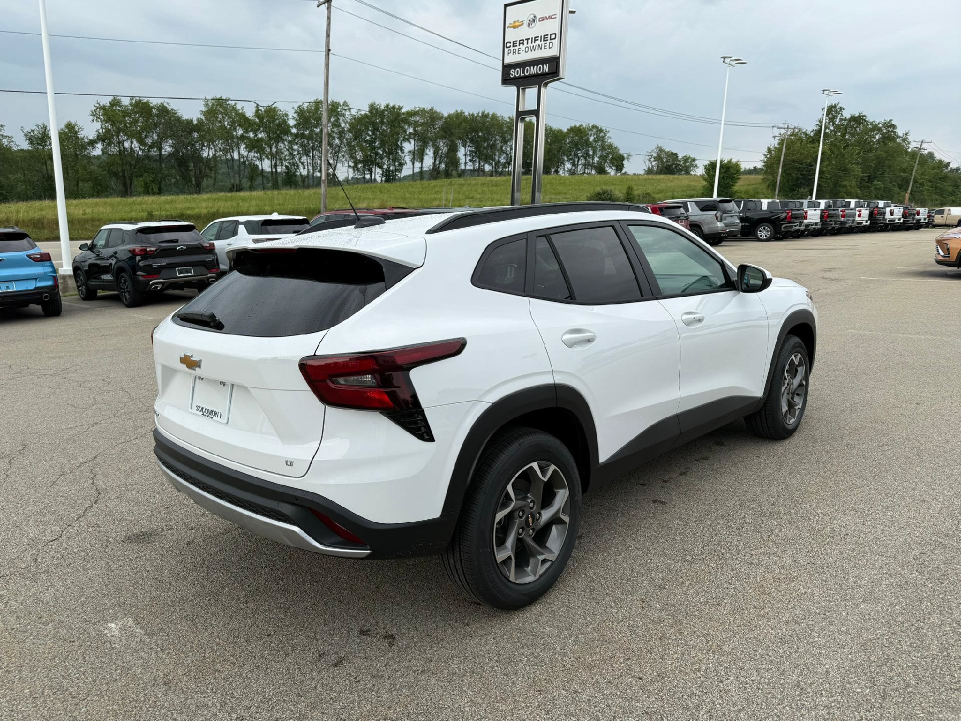 New 2026 Chevrolet Trax LT w/ Driver Confidence Package FWD image 5