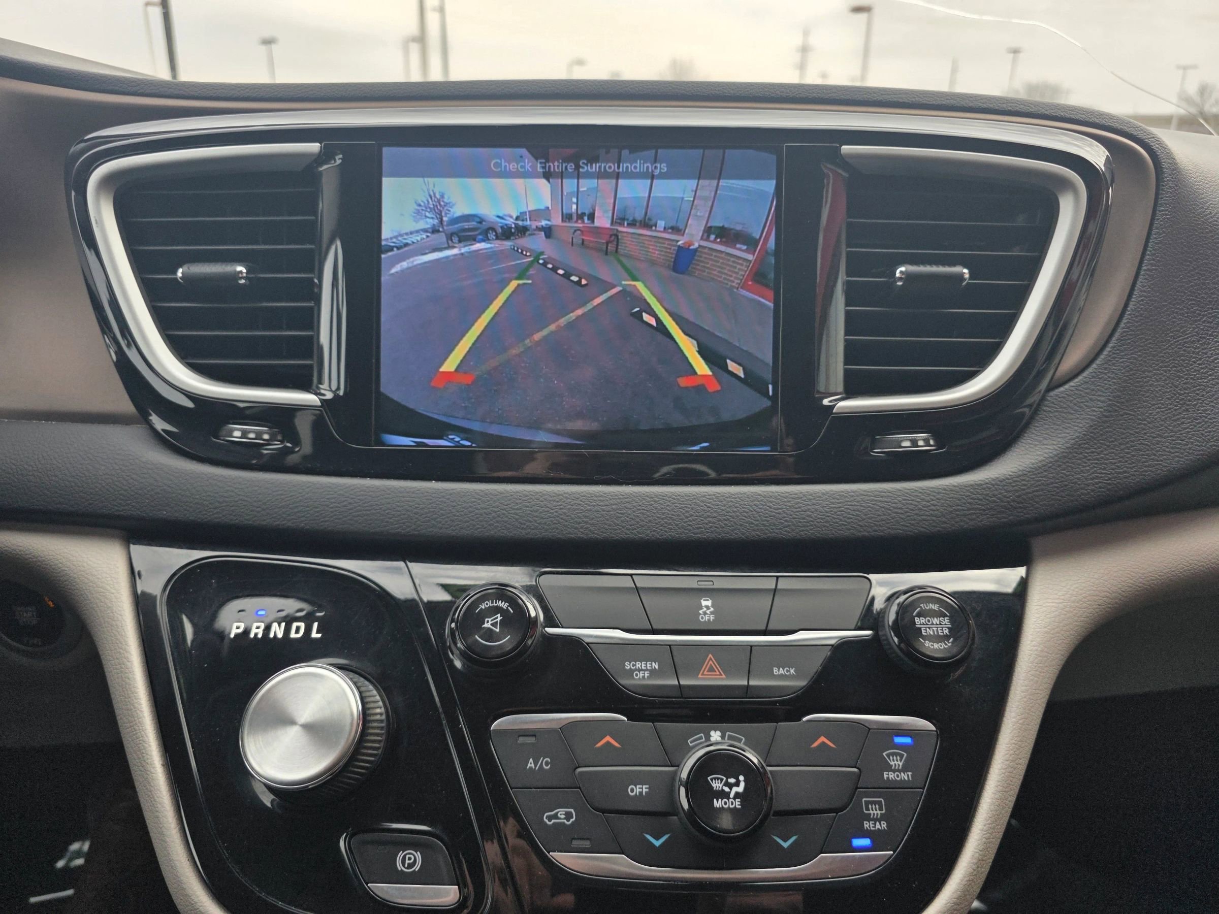 Used 2017 Chrysler Pacifica Touring image 14