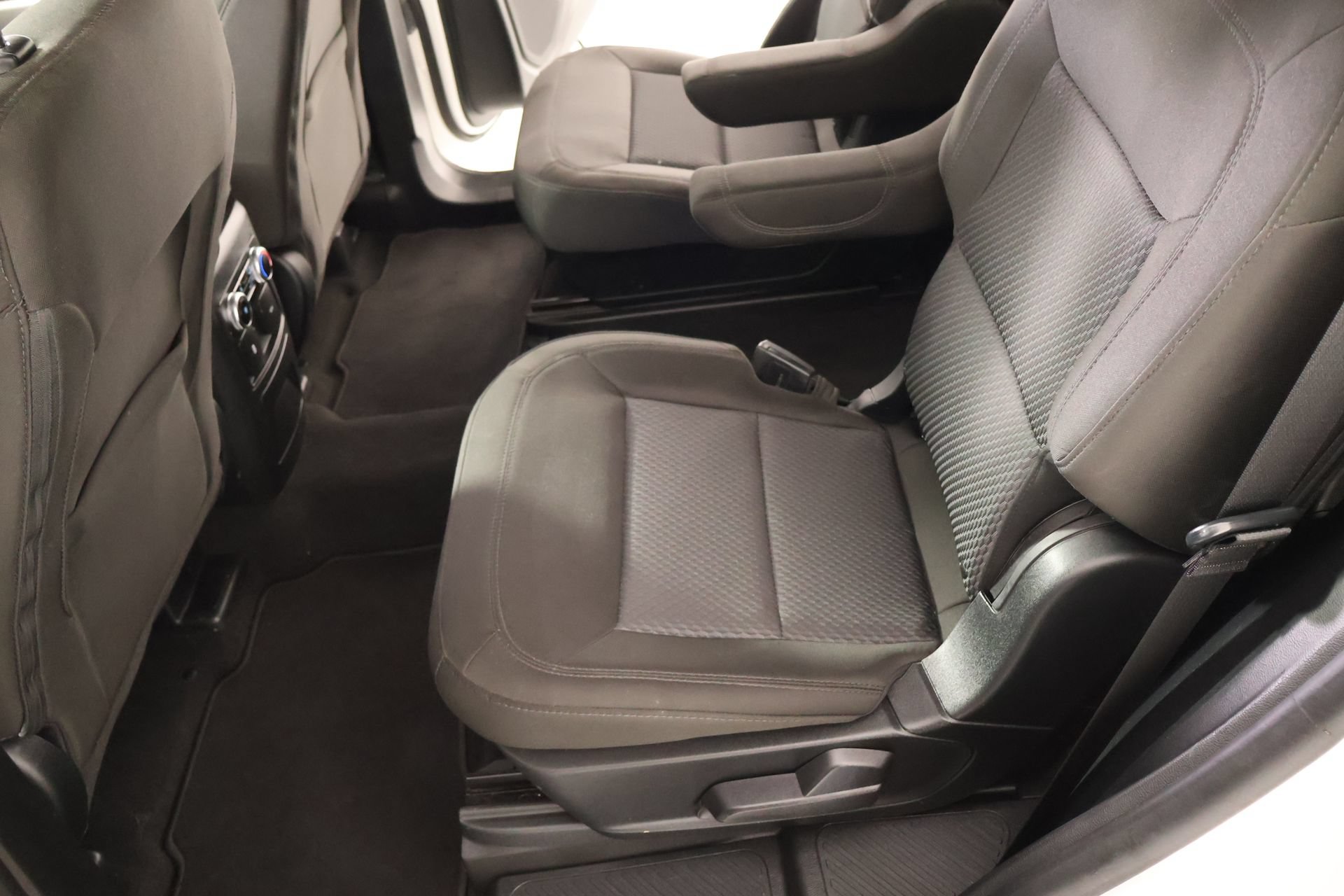 Used 2023 Ford Explorer XLT AWD/4WD image 12