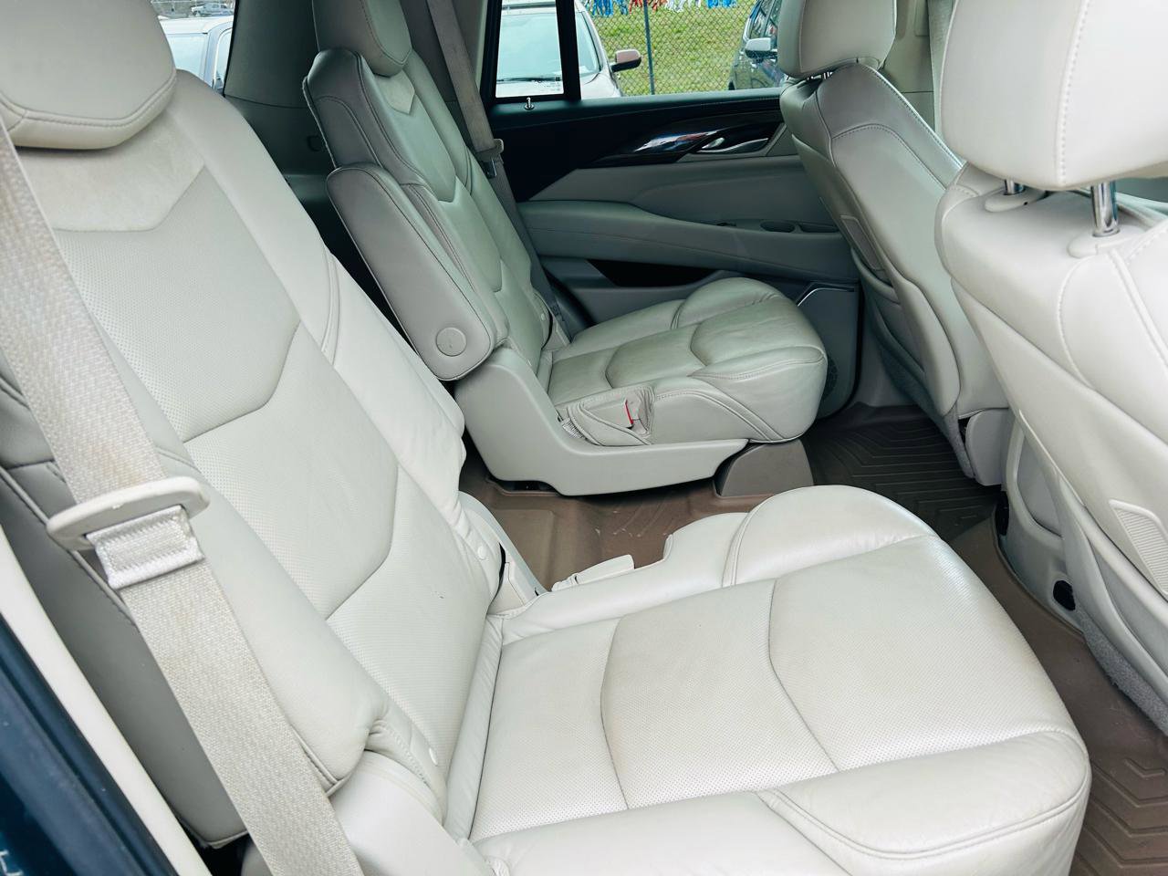 Used 2019 Cadillac Escalade Premium Luxury image 35