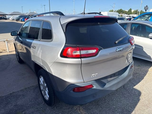 Used 2017 Jeep Cherokee Sport FWD image 5