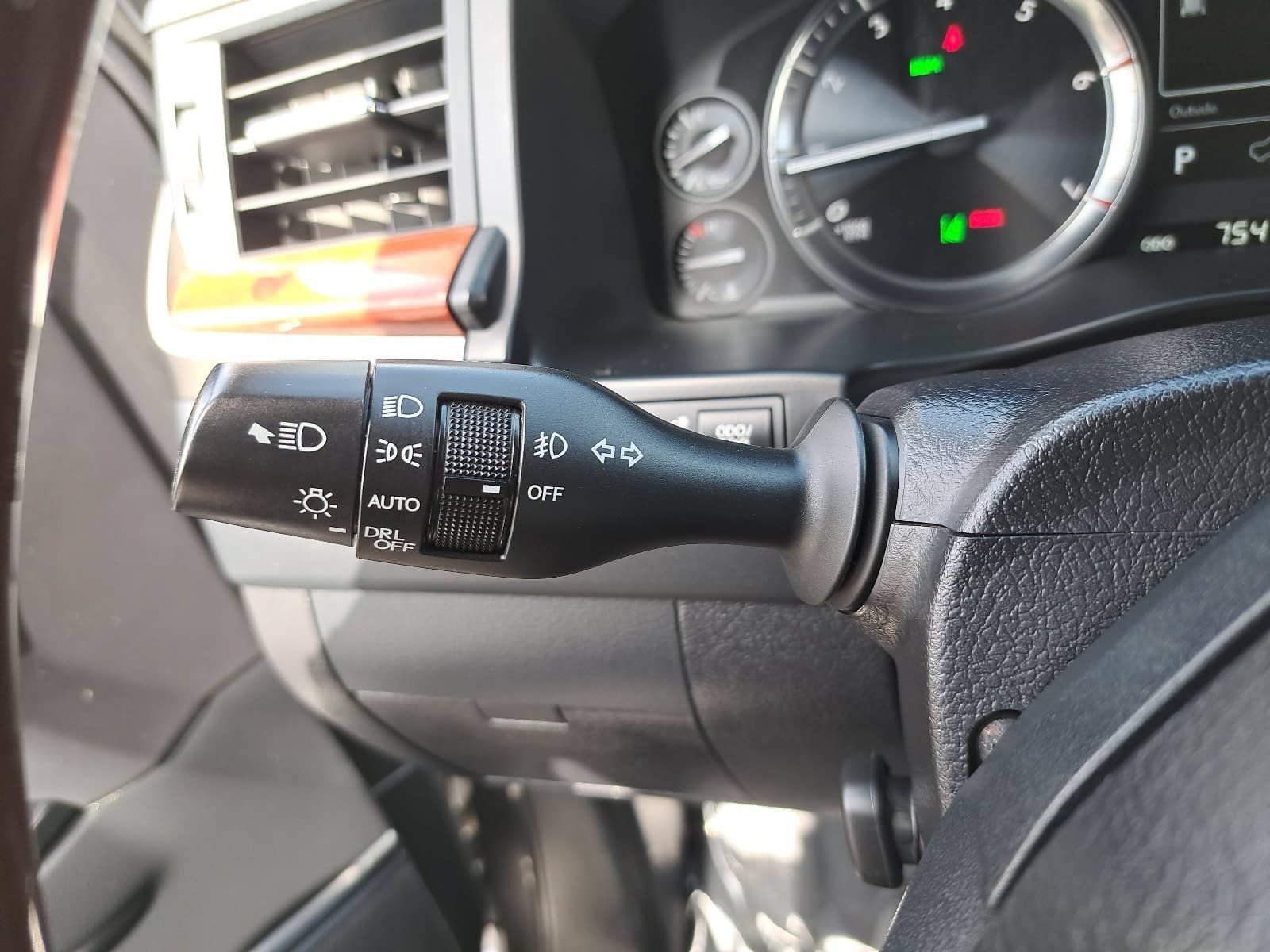 Used 2019 Lexus LX 570 4WD w/ Luxury Package image 29