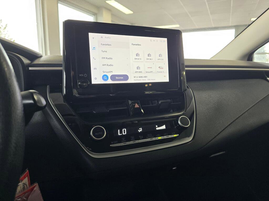 Used 2024 Toyota Corolla LE FWD image 25