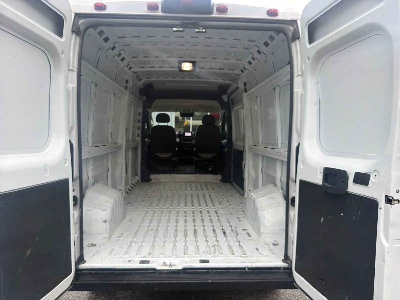 Used 2025 RAM ProMaster 2500 w/ Convenience Group FWD image 14