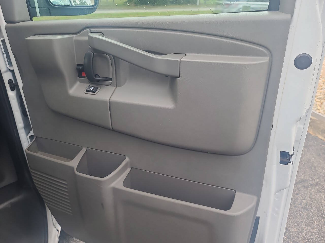 Used 2018 Chevrolet Express 2500 RWD image 30