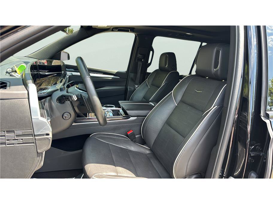 Used 2025 Cadillac Escalade ESV Sport w/ Touring Package AWD/4WD image 11
