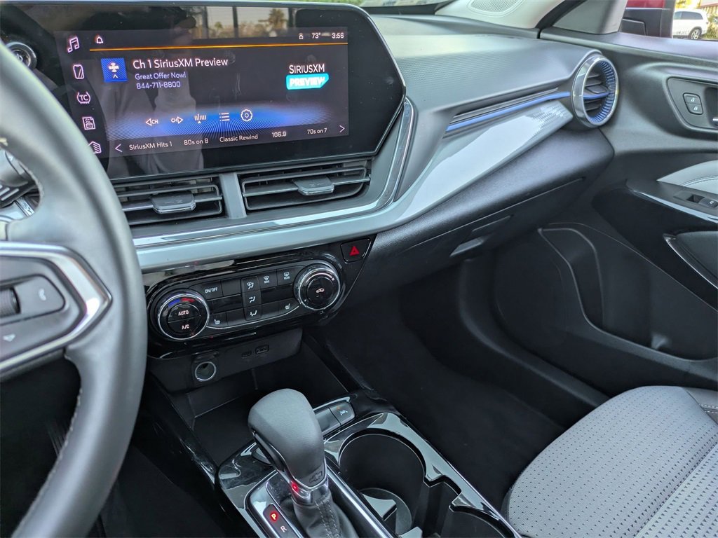 Used 2025 Chevrolet Trax LT w/ LT Convenience Package image 20