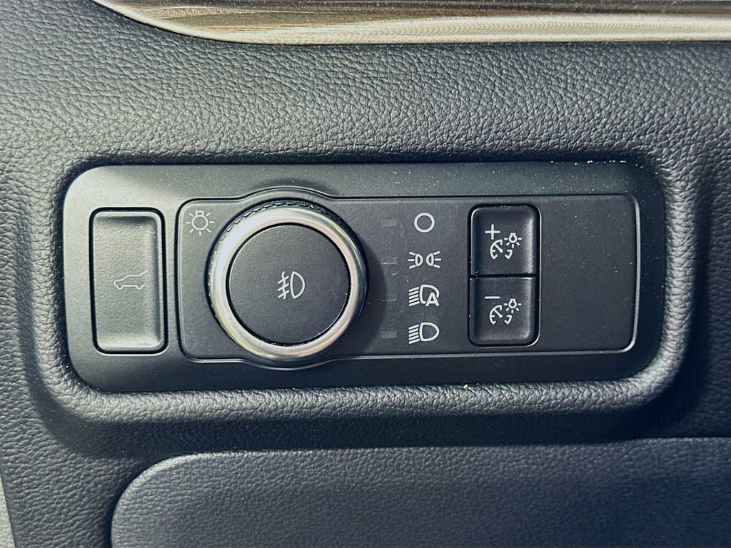 Used 2023 Ford Explorer Limited image 22