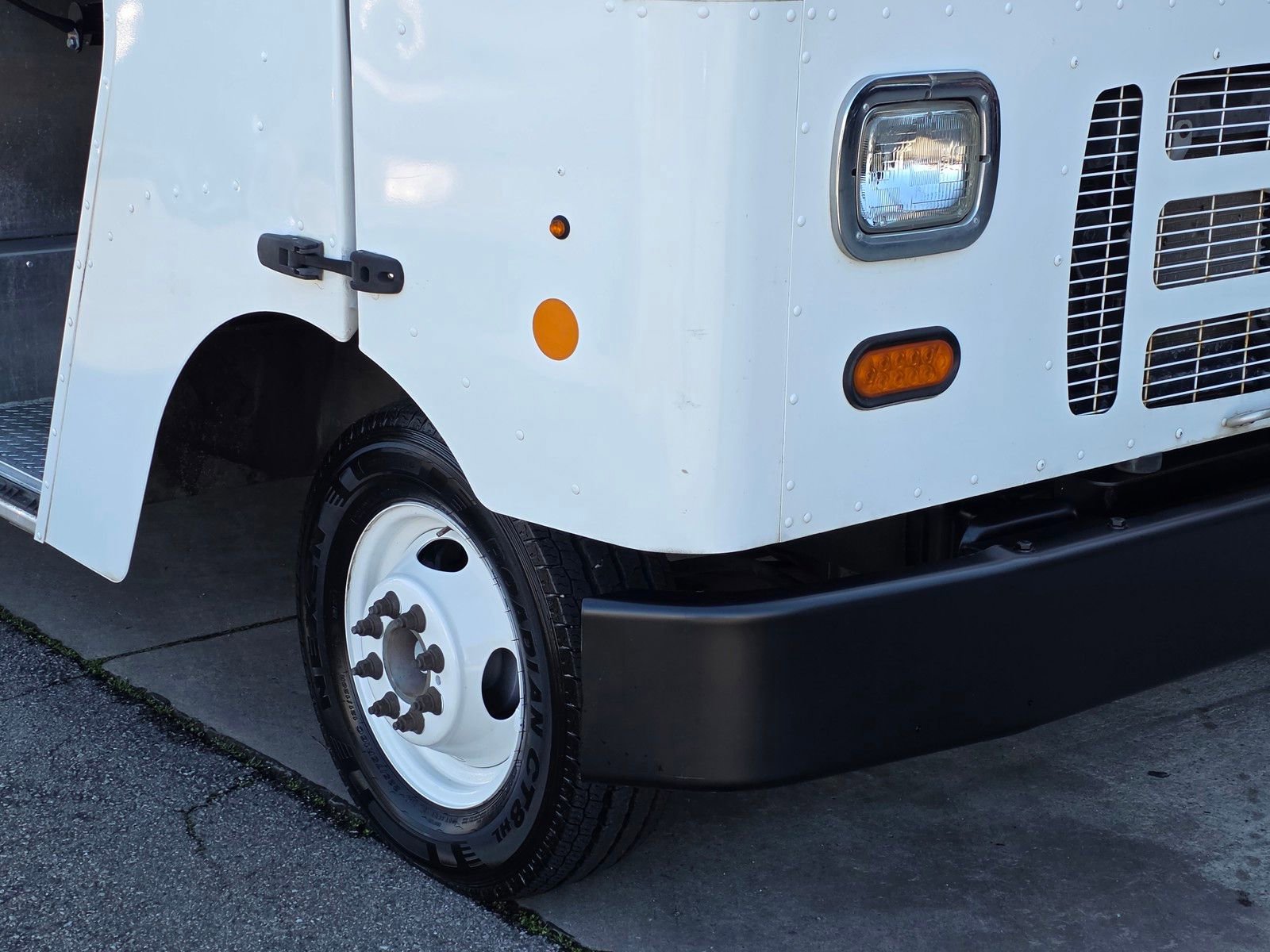 Used 2017 Ford E-350 and Econoline 350 Super Duty w/ A/C Prep Package image 12